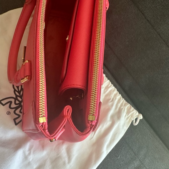 MCM pink Nuovo leather shoulder bag with crossbody strap. Authenic. - Picture 4 of 8